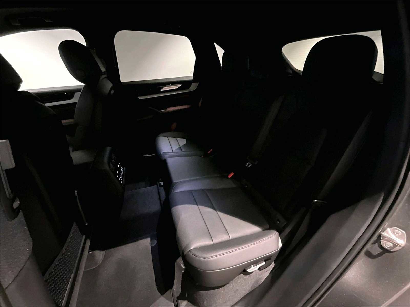Used 2026 Porsche Cayenne image 31
