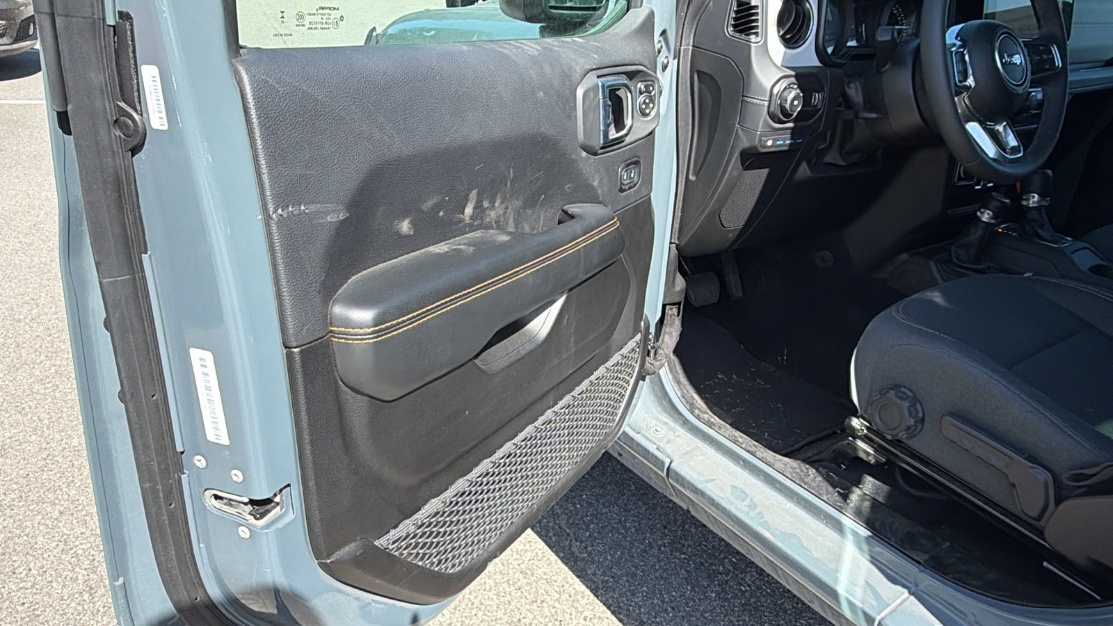 Used 2025 Jeep Wrangler Sahara w/ Safety Group AWD/4WD image 14