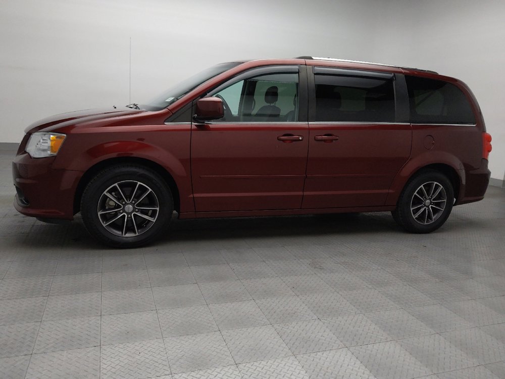 Used 2017 Dodge Grand Caravan SXT image 2