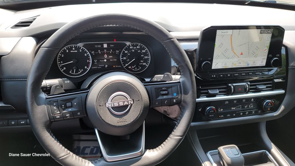 Used 2025 Nissan Pathfinder SL FWD image 20