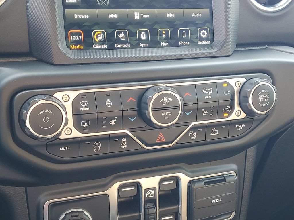 Used 2021 Jeep Gladiator Overland w/ Popular Equipment Package AWD/4WD image 30