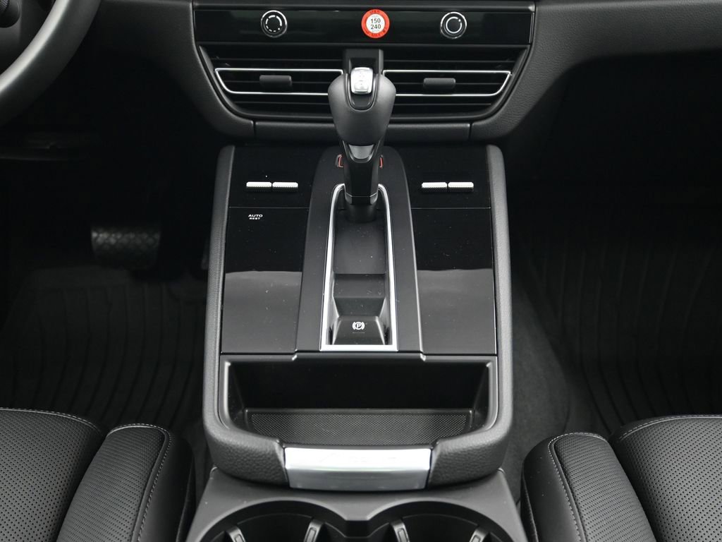 Certified 2026 Porsche Macan image 10