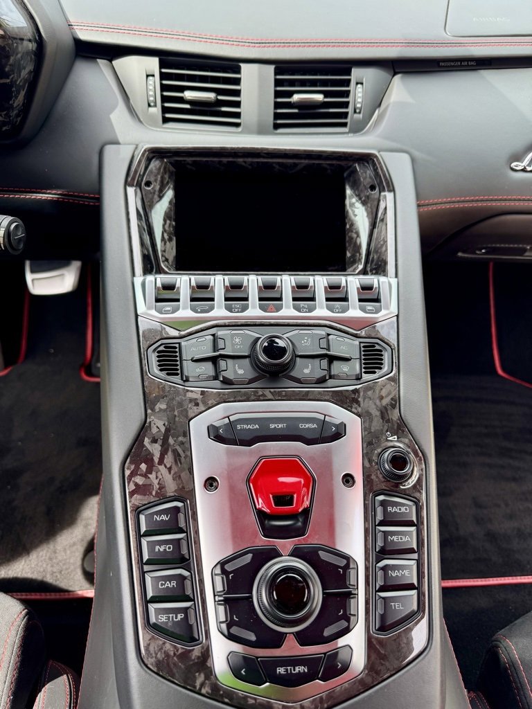 Used 2015 Lamborghini Aventador LP 700-4 image 18
