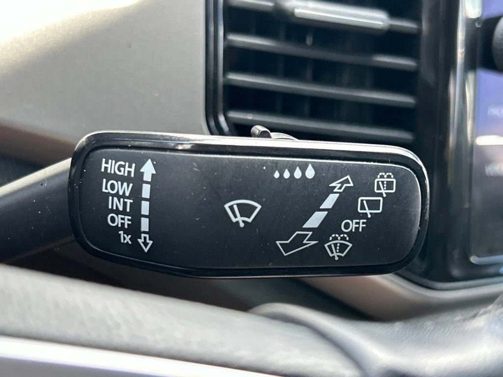 Used 2020 Volkswagen Atlas Cross Sport SEL FWD image 31