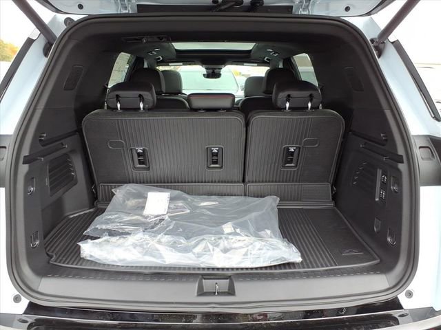 New 2026 Chevrolet Traverse RS w/ LPO, Floor Liner Package AWD/4WD video 4