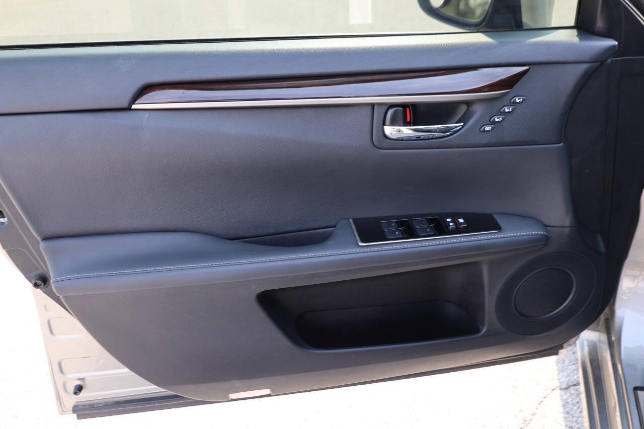 Used 2018 Lexus ES 300h w/ Navigation Package FWD image 12