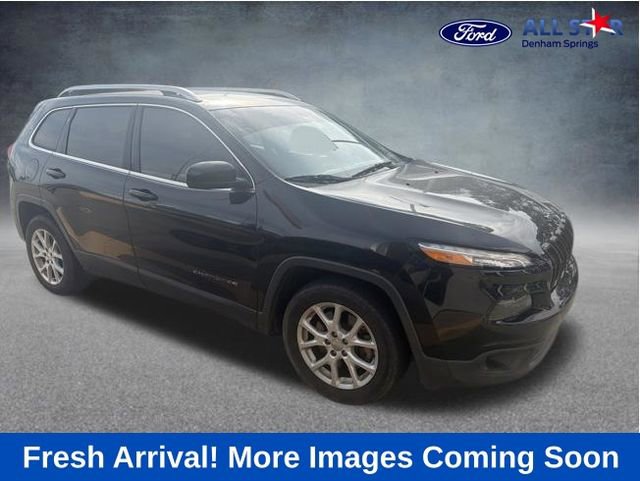 Used 2017 Jeep Cherokee Latitude FWD image 1