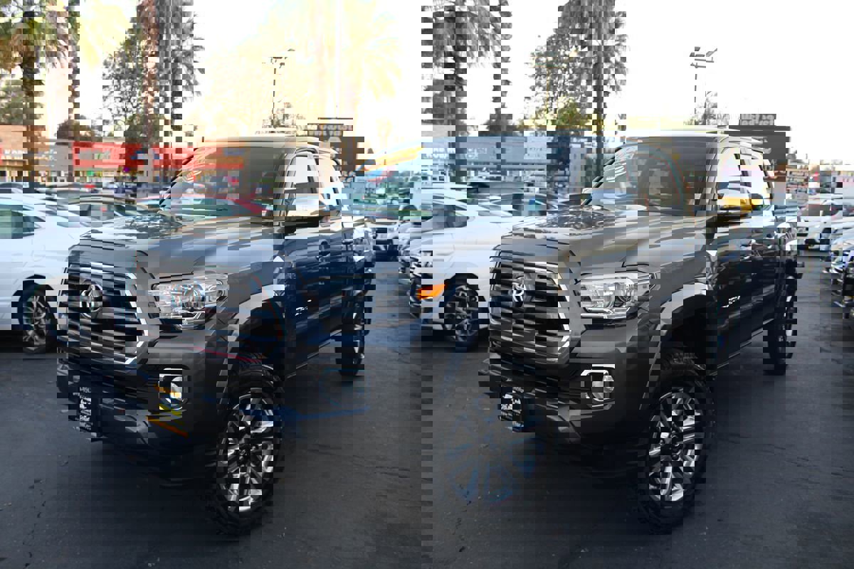 Used 2017 Toyota Tacoma Limited image 36