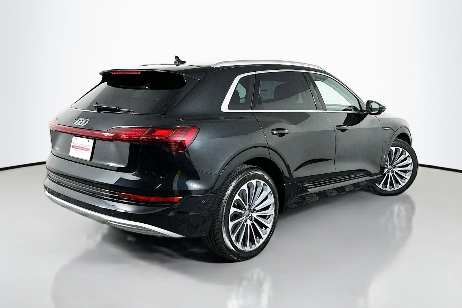 Used 2019 Audi e-tron Prestige w/ Prestige Package image 14