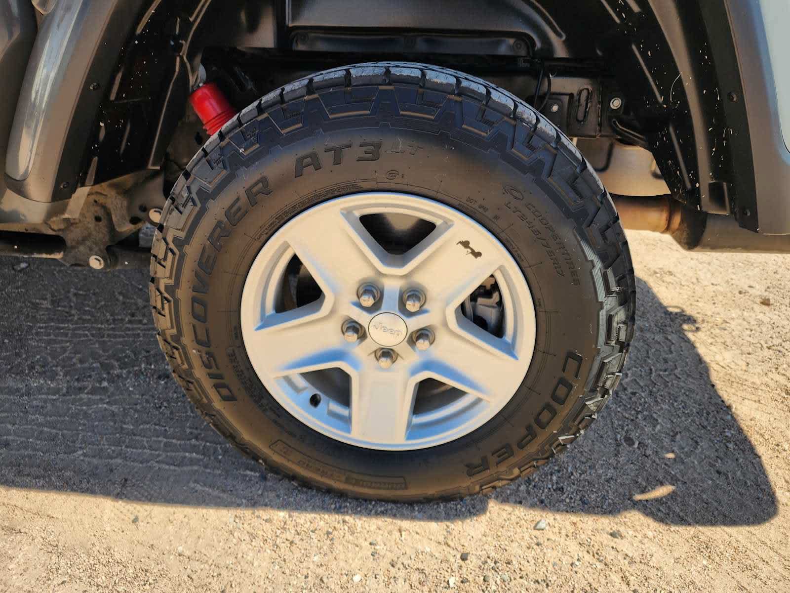 Used 2021 Jeep Gladiator Sport AWD/4WD image 9