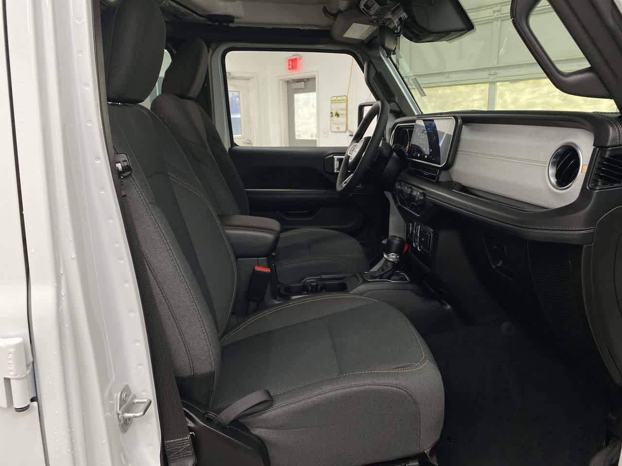 Used 2025 Jeep Wrangler Sahara AWD/4WD image 18
