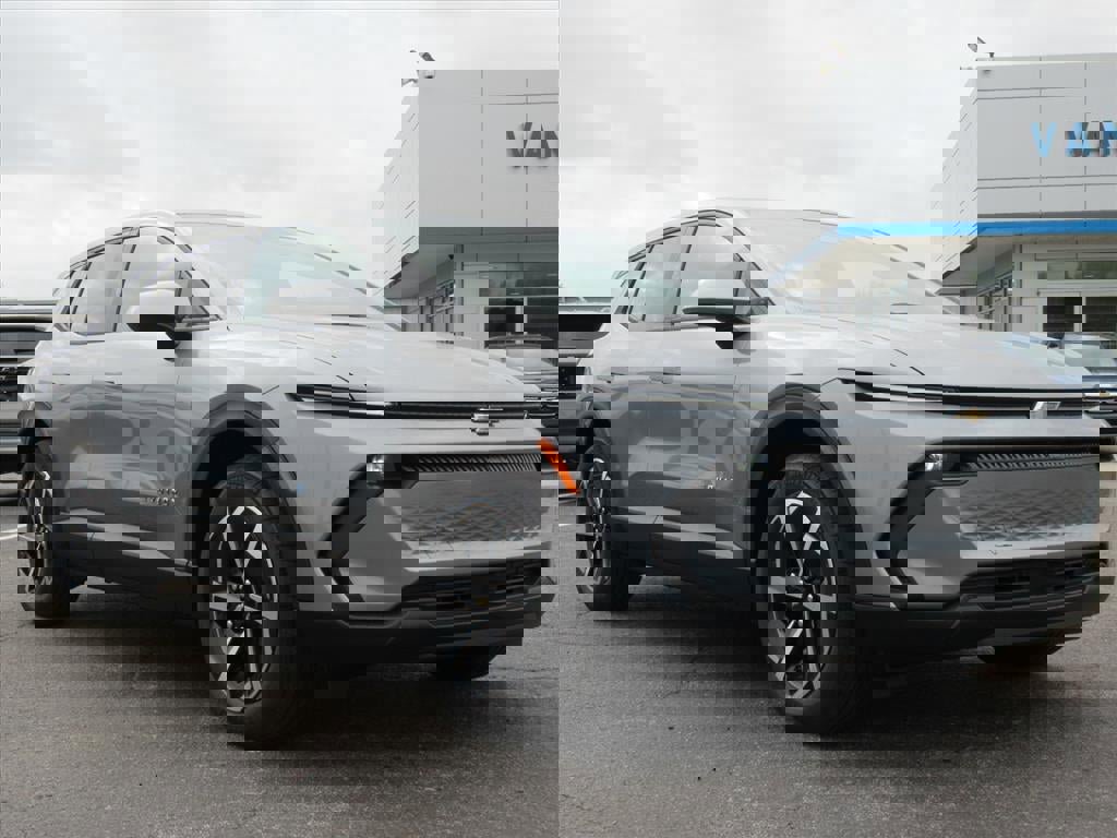 New 2026 Chevrolet Equinox EV LT image 3