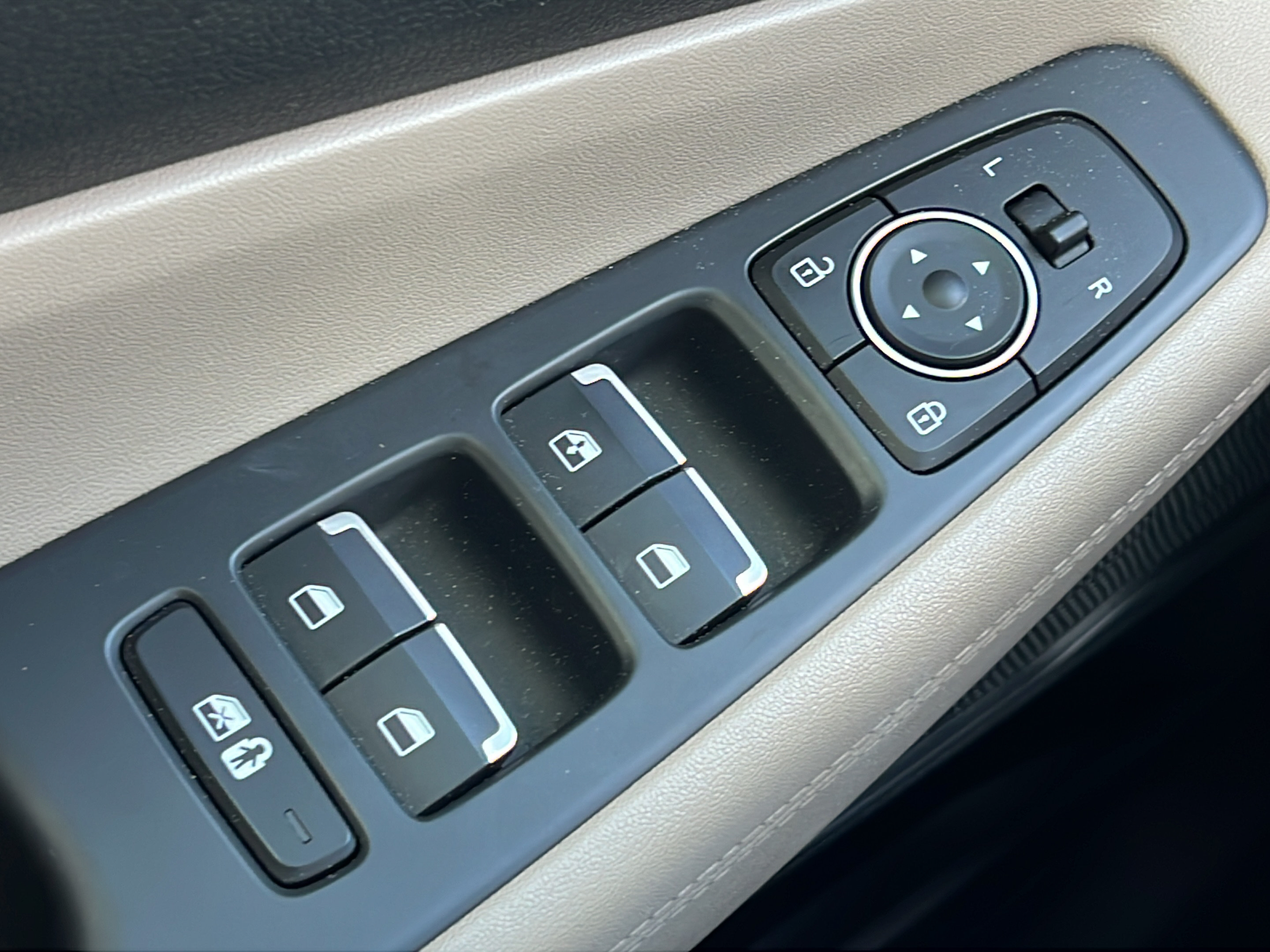 Used 2023 Hyundai Santa Fe SE FWD image 19