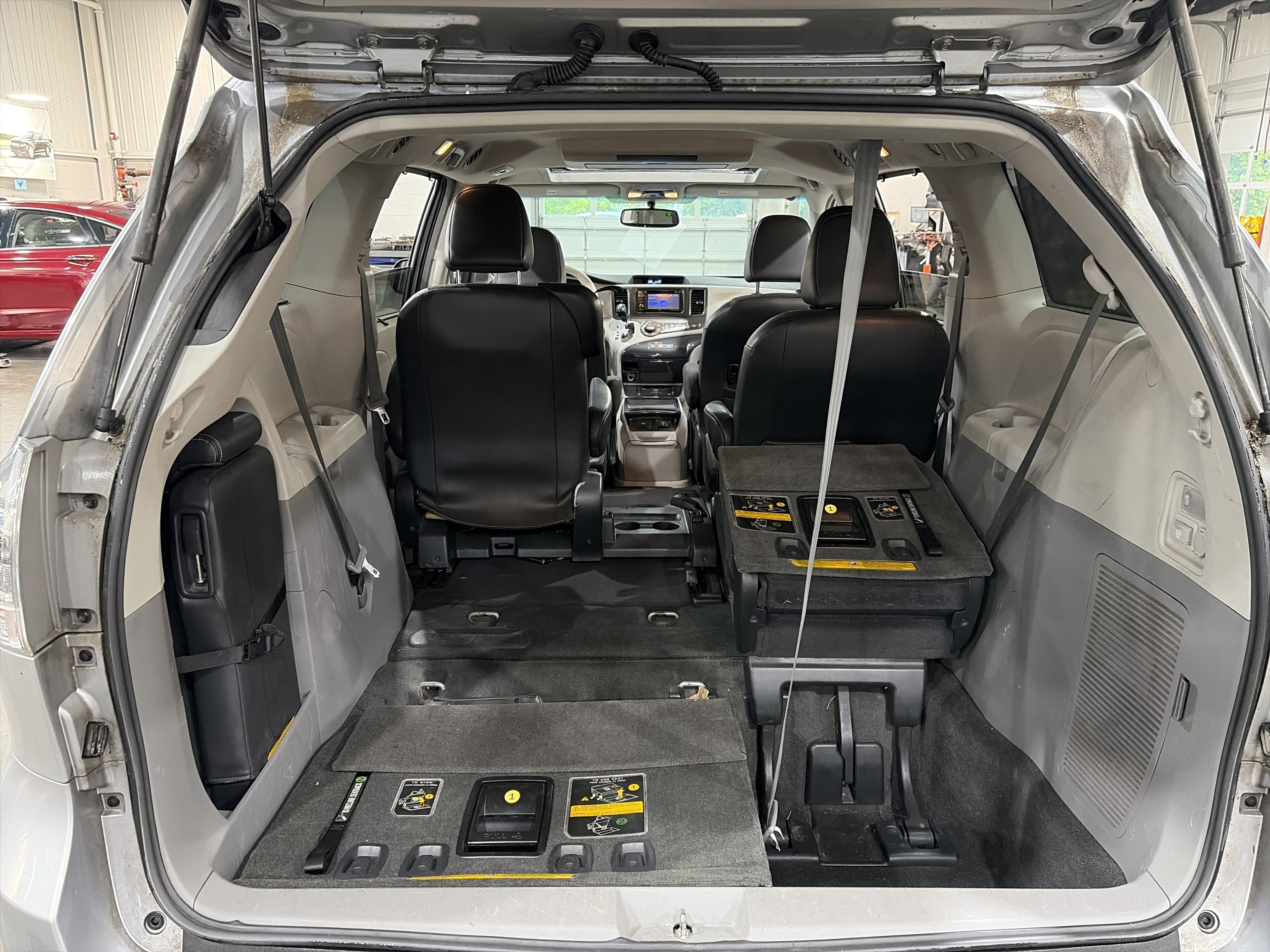 Used 2013 Toyota Sienna SE w/ Premium Pkg w/Entune FWD image 32