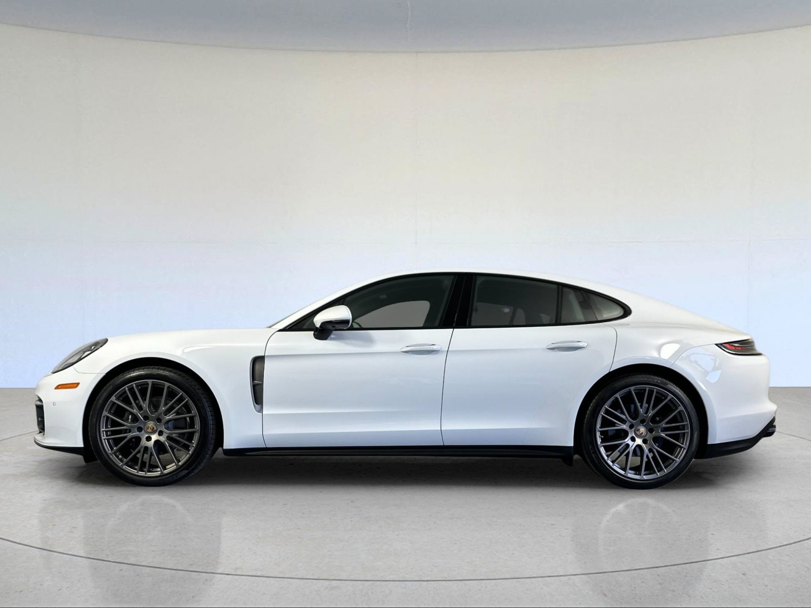 Certified 2023 Porsche Panamera Platinum Edition RWD image 2