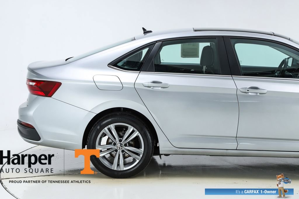 Used 2023 Volkswagen Jetta SE w/ Panoramic Sunroof Package image 11