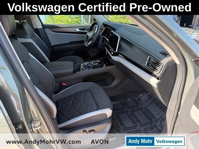 Used 2024 Volkswagen Atlas Peak Edition SEL AWD/4WD image 16