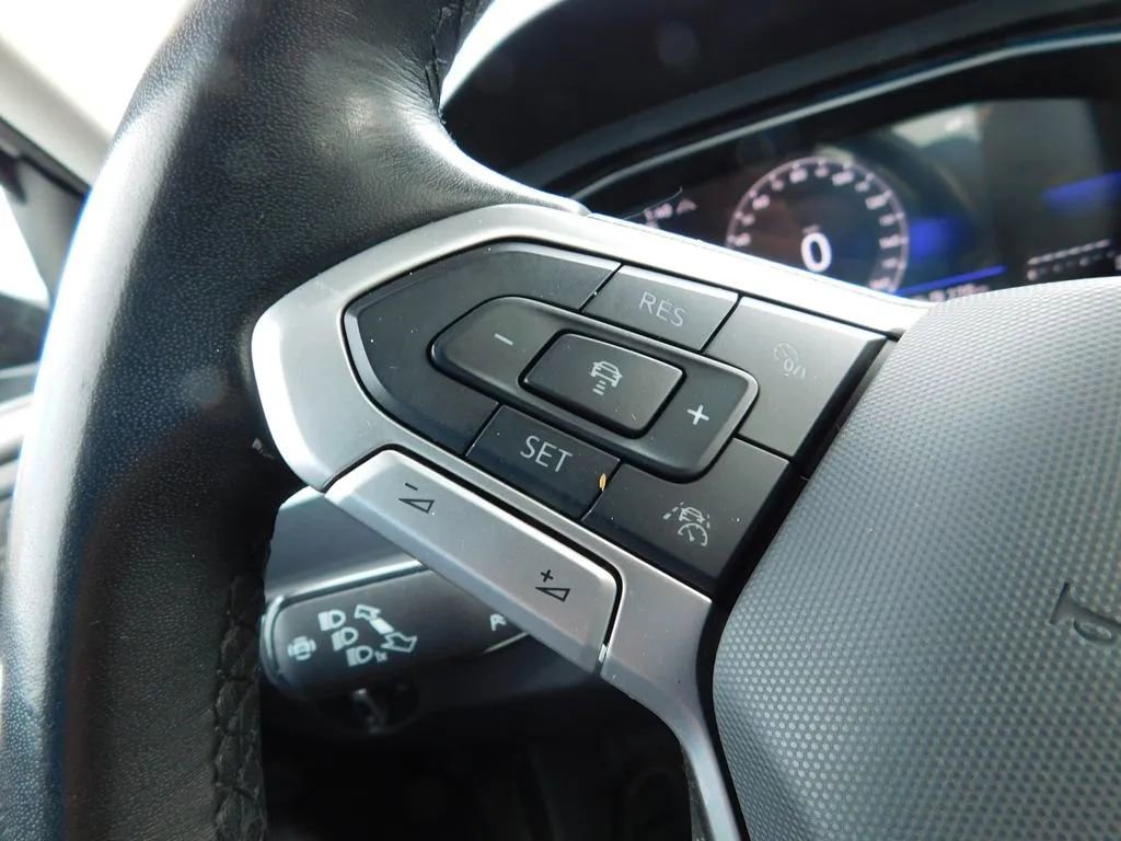 Used 2024 Volkswagen Jetta SE FWD image 21