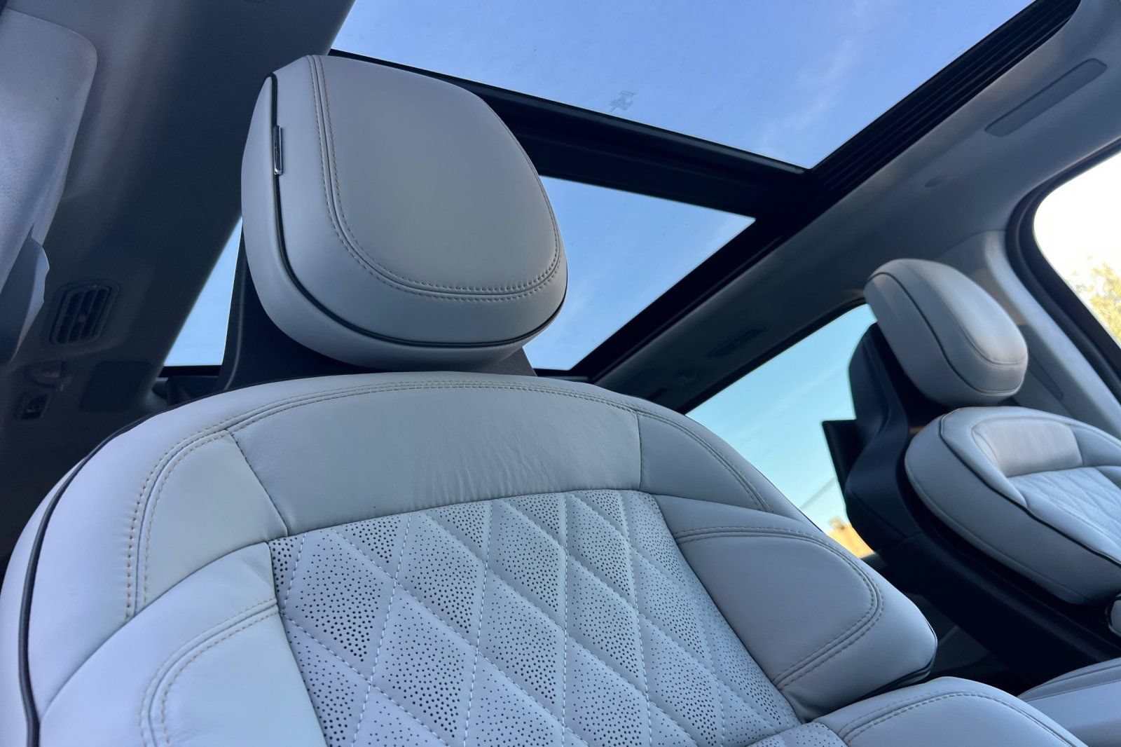 New 2026 Lincoln Navigator L Black Label AWD/4WD image 15