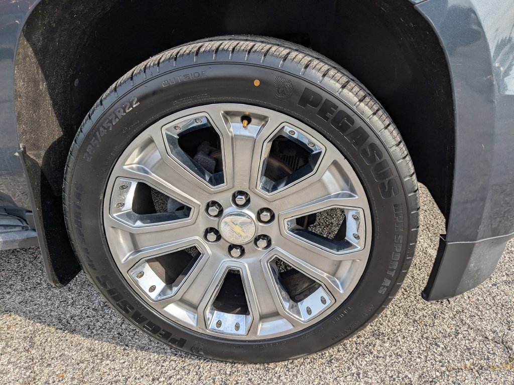 Used 2019 Chevrolet Tahoe LT w/ Luxury Package AWD/4WD image 16