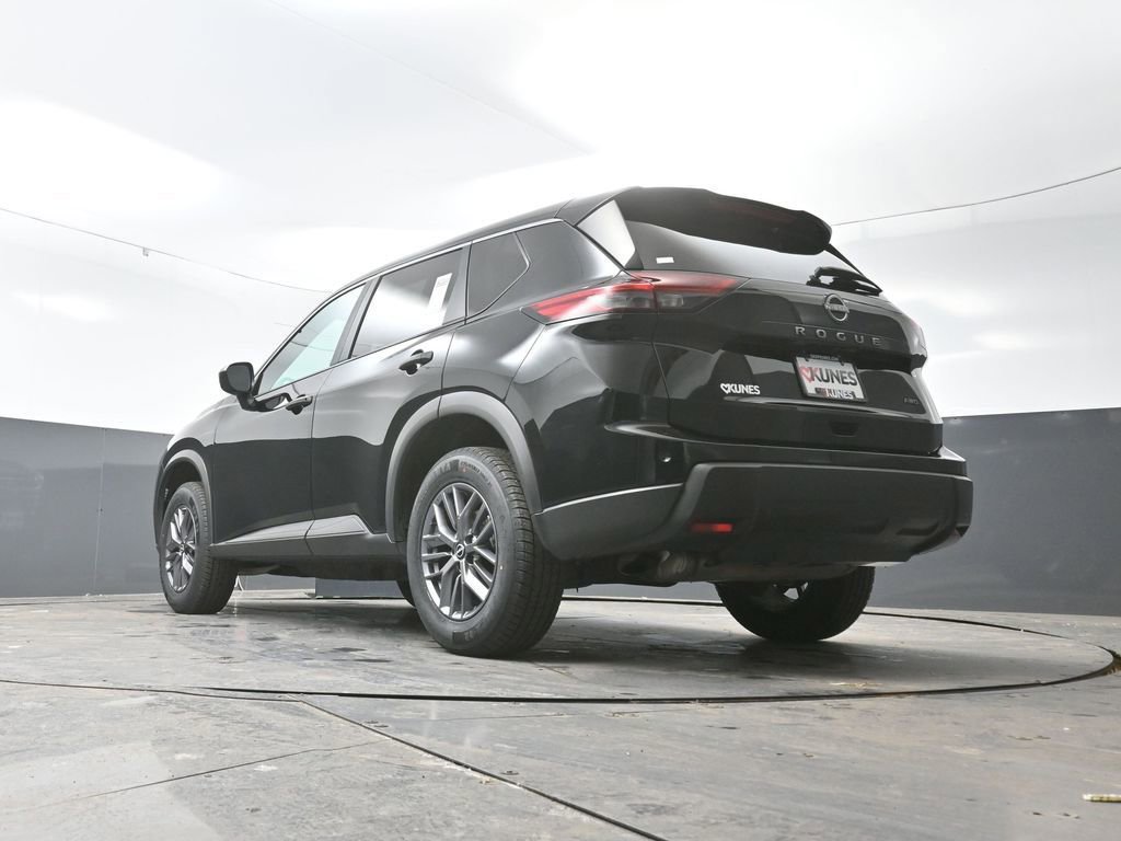 Used 2024 Nissan Rogue S image 31