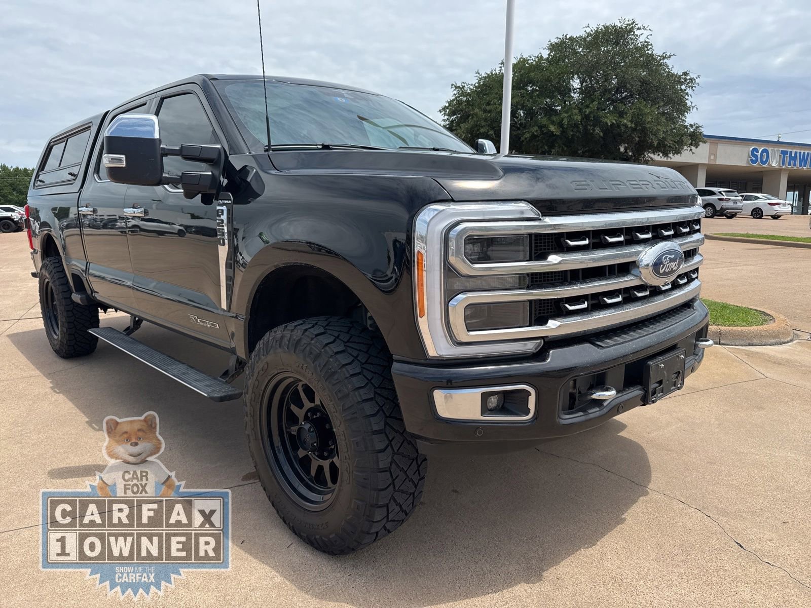 Used 2023 Ford F250 Platinum w/ FX4 Off-Road Package AWD/4WD image 1