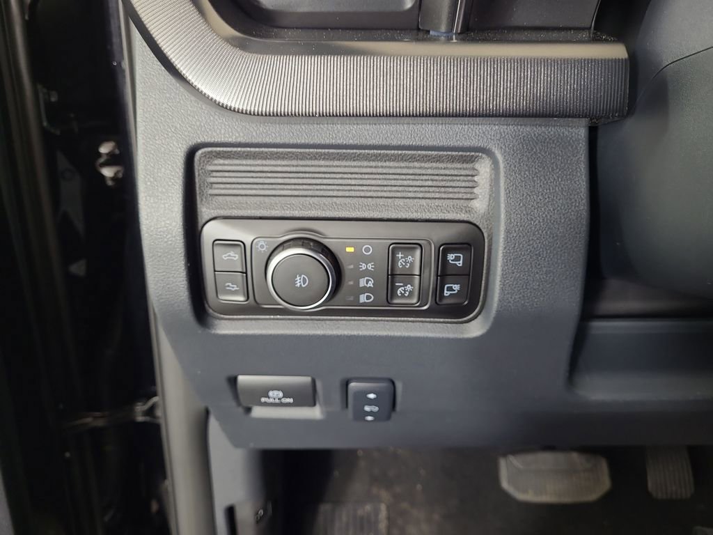New 2026 Ford F350 Platinum w/ Tremor Off-Road Package image 16