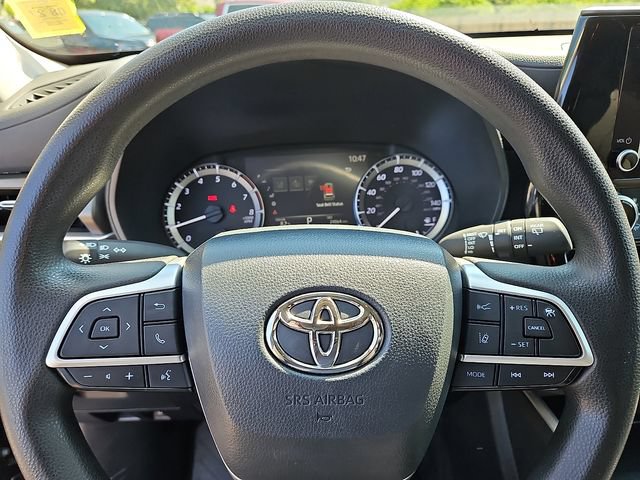 Used 2023 Toyota Highlander L AWD/4WD image 19