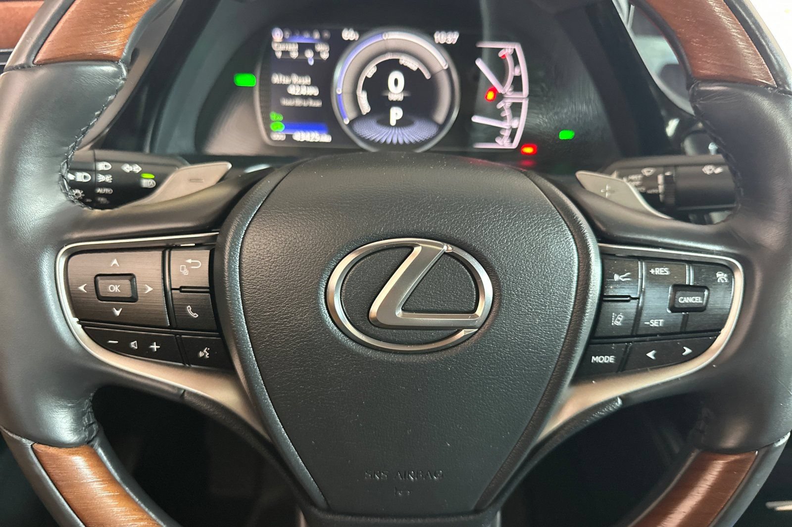 Used 2024 Lexus ES 300h w/ Accessory Package (Z1) FWD image 18
