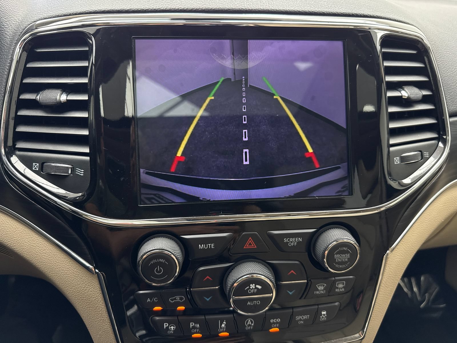 Used 2020 Jeep Grand Cherokee Limited RWD image 29