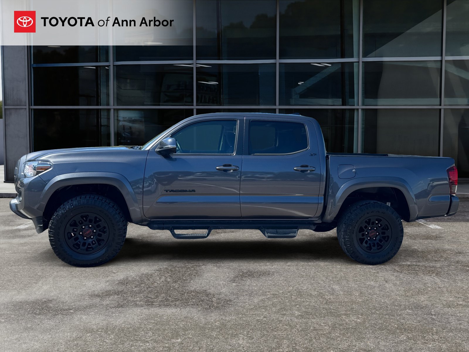 Used 2023 Toyota Tacoma SR5 AWD/4WD image 9