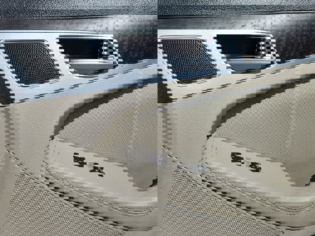 Used 2017 Genesis G80 3.8 w/ Option Group 03 image 14