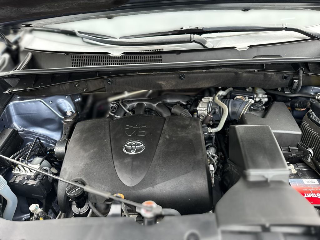 Used 2019 Toyota Highlander XLE w/ Carpet Mat Package (TMS) image 18