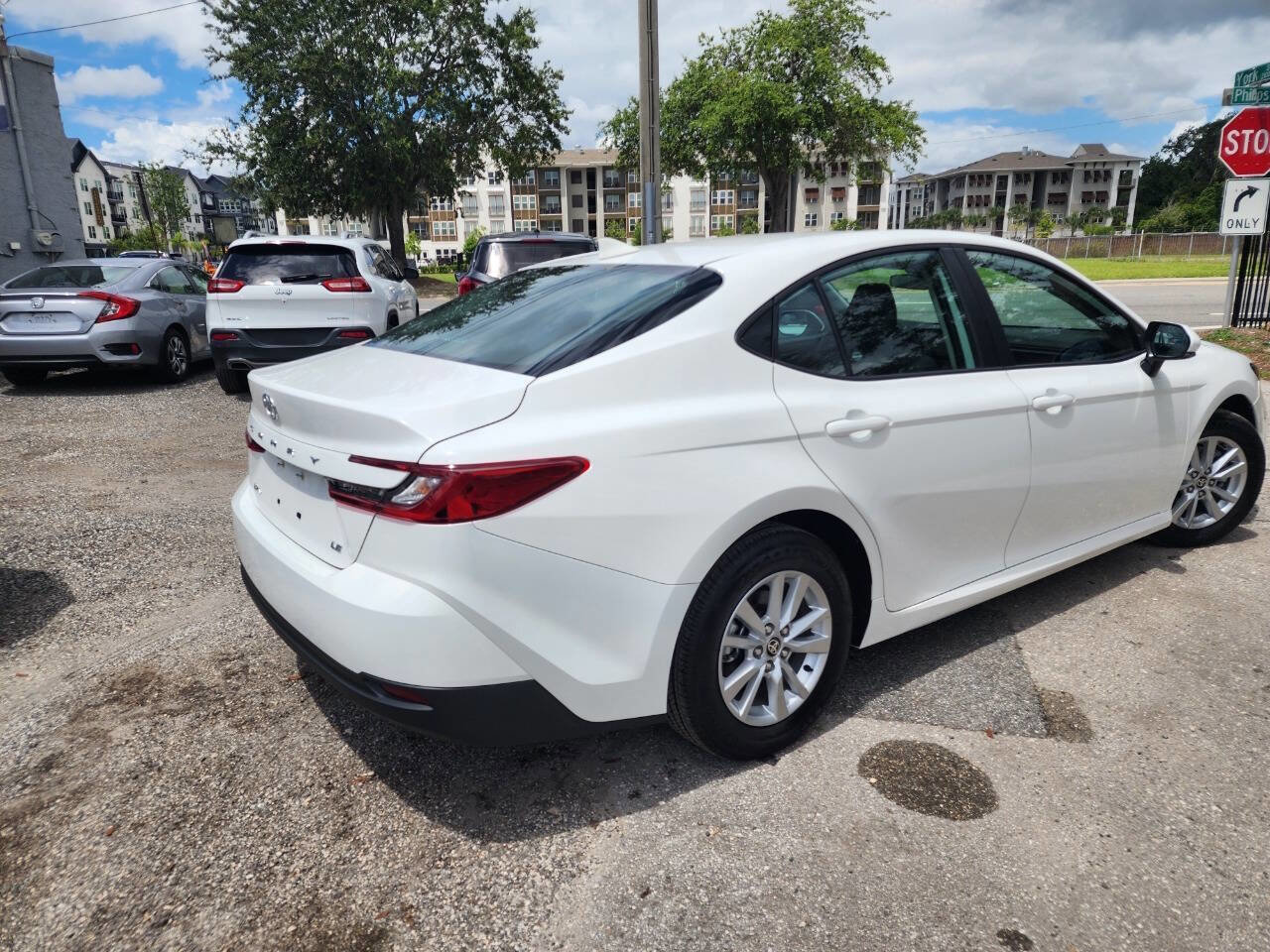 Used 2025 Toyota Camry LE image 8