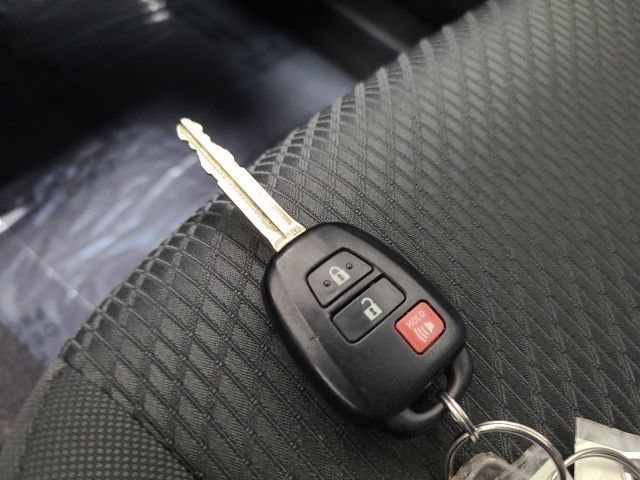 Used 2019 Toyota Highlander LE FWD image 31