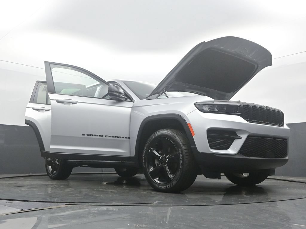 Used 2024 Jeep Grand Cherokee Altitude AWD/4WD image 70
