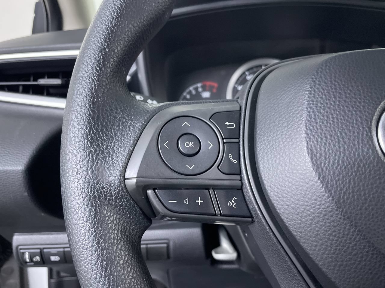 Used 2020 Toyota Corolla LE FWD image 24