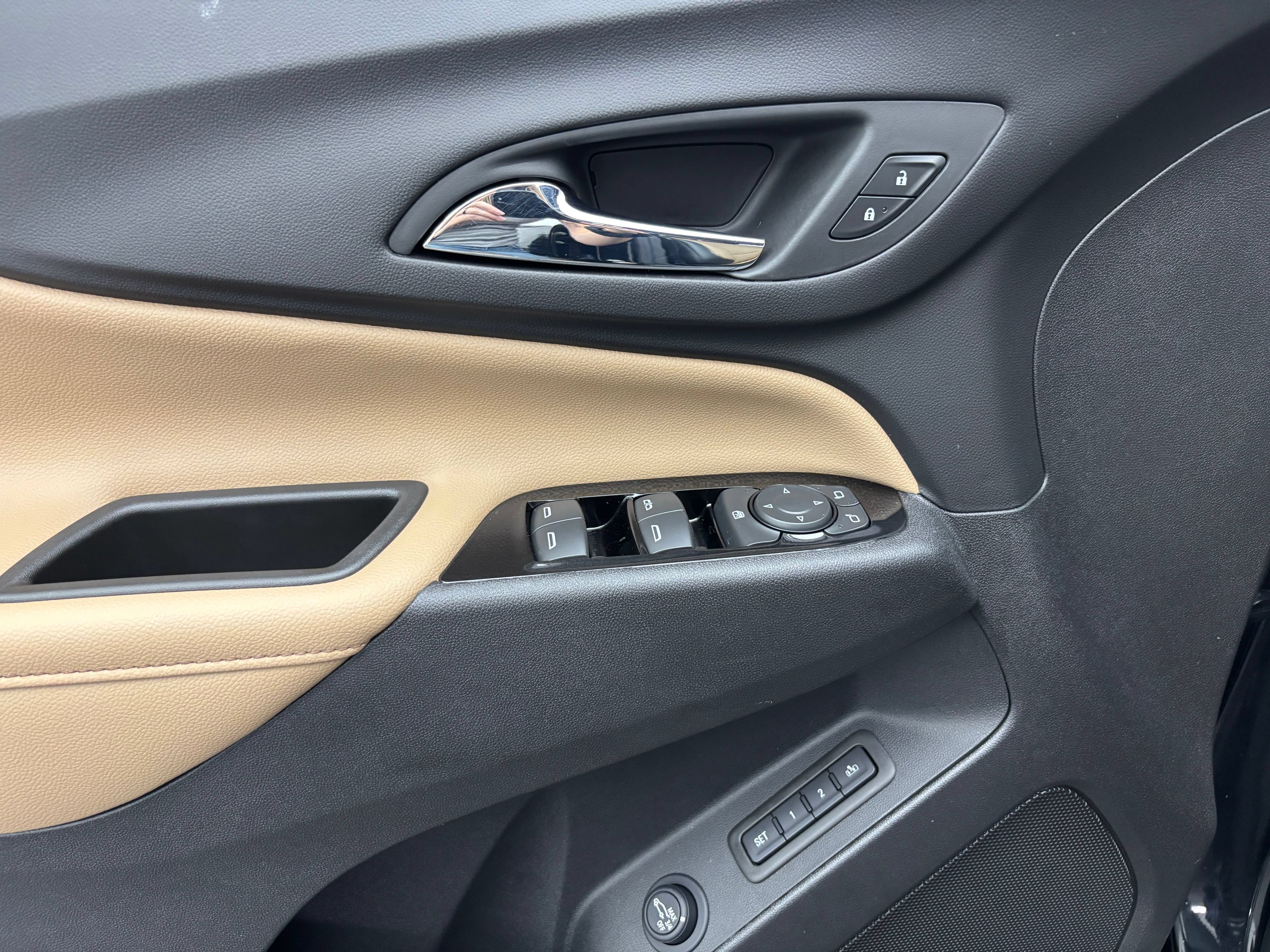 Used 2024 Chevrolet Equinox Premier AWD/4WD image 16