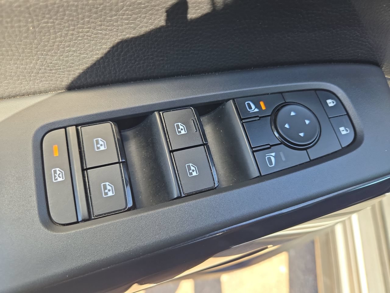 Certified 2025 Nissan Pathfinder SV FWD image 28