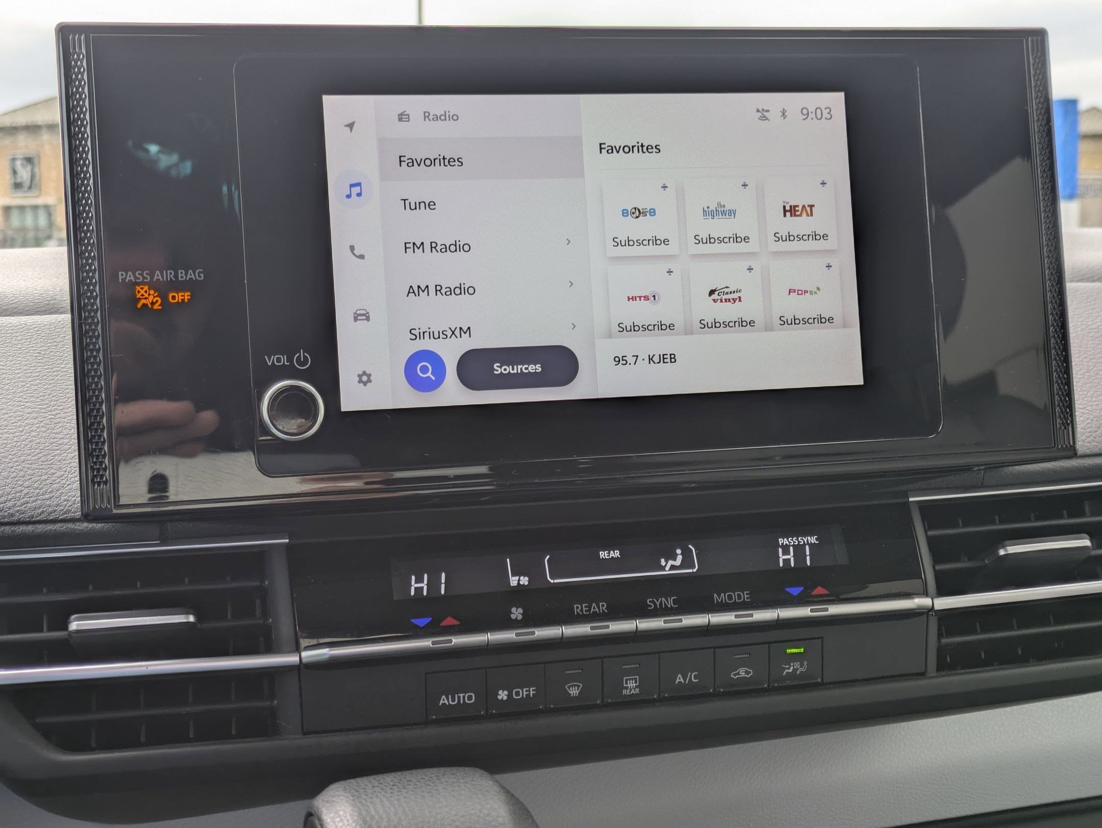 Used 2025 Toyota Sienna LE image 26