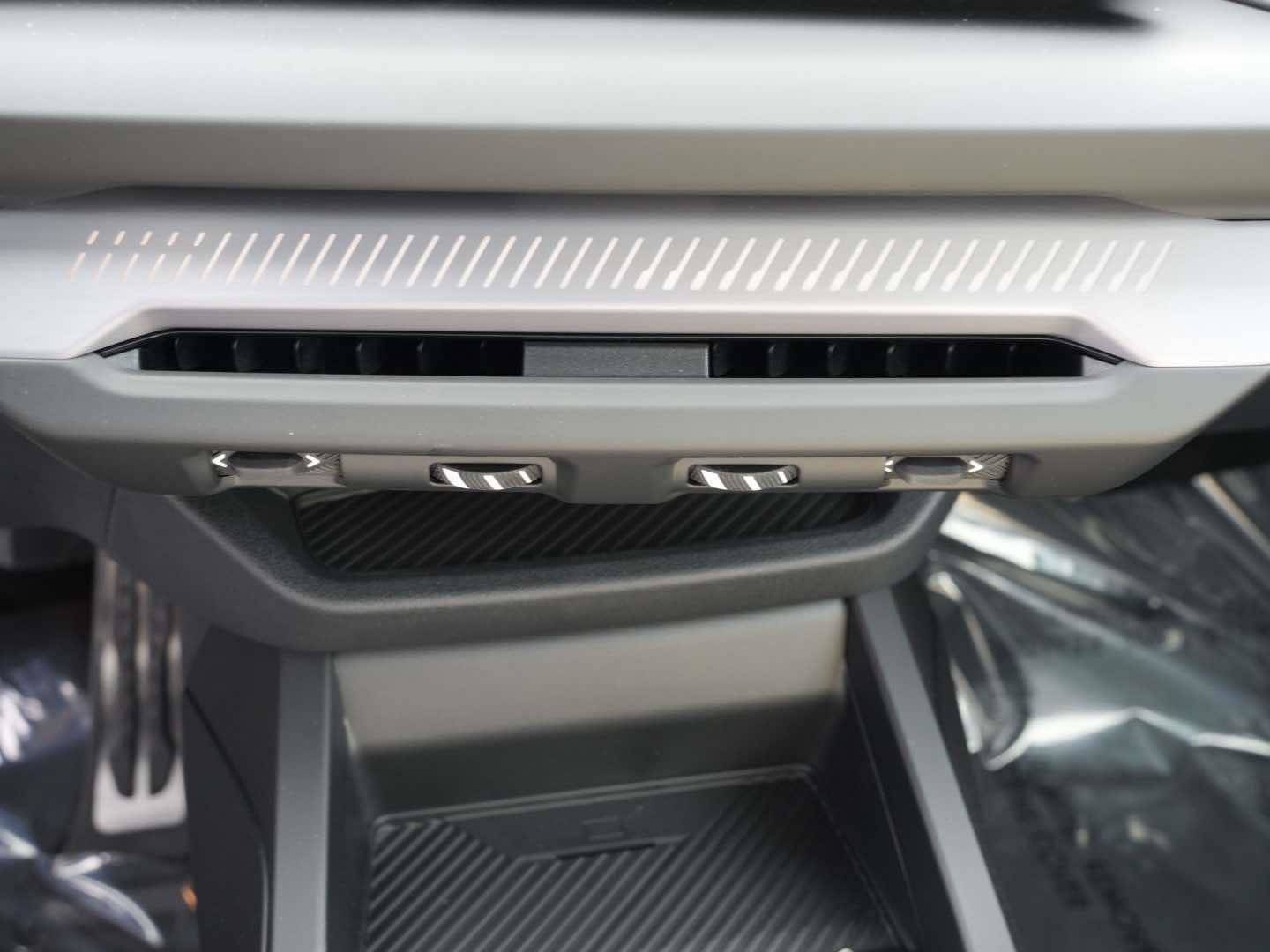 New 2026 BMW 228i xDrive 228 xDrive AWD w/ Technology Package image 21