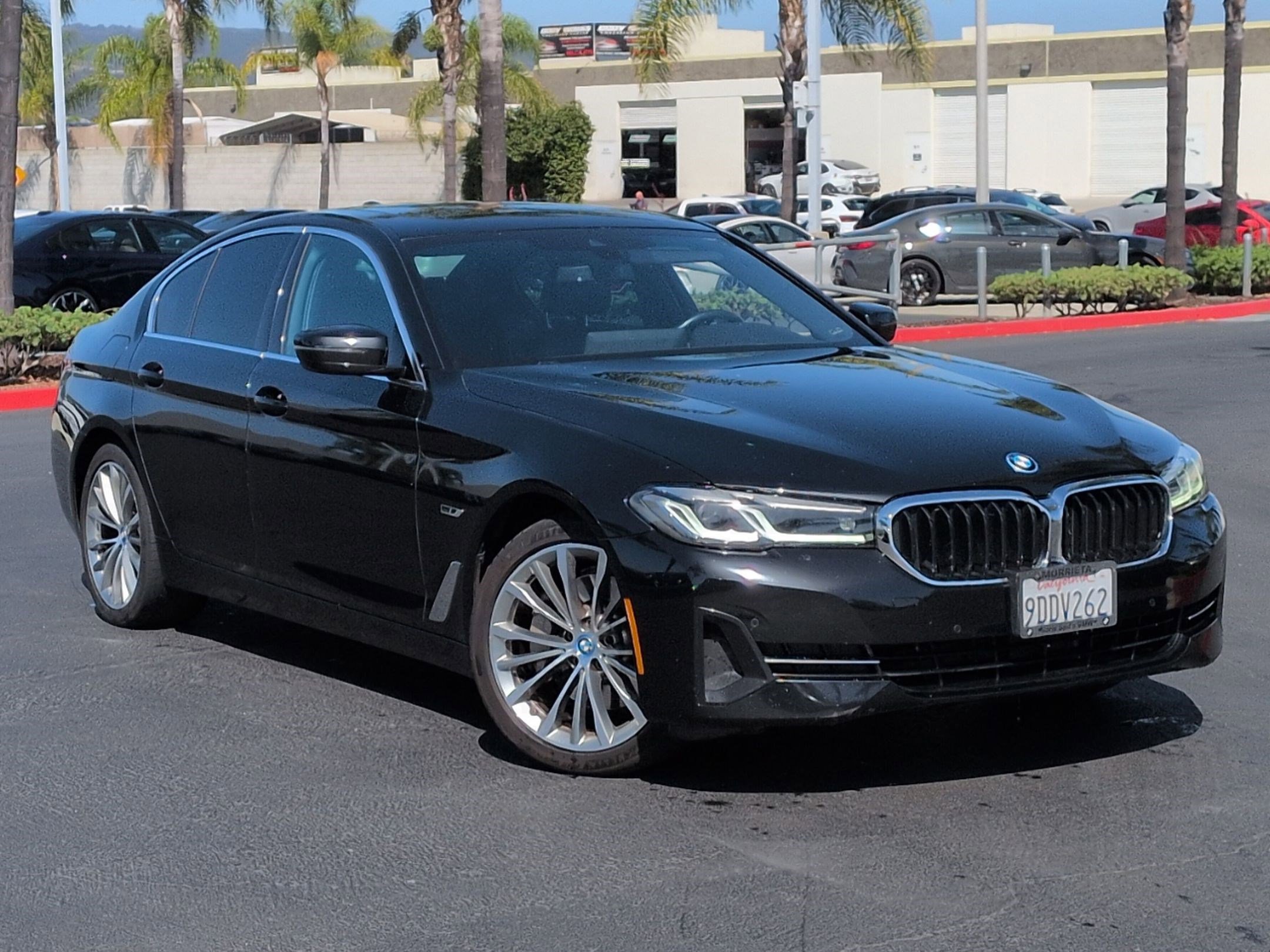 Used 2023 BMW 530e w/ Convenience Package RWD image 2