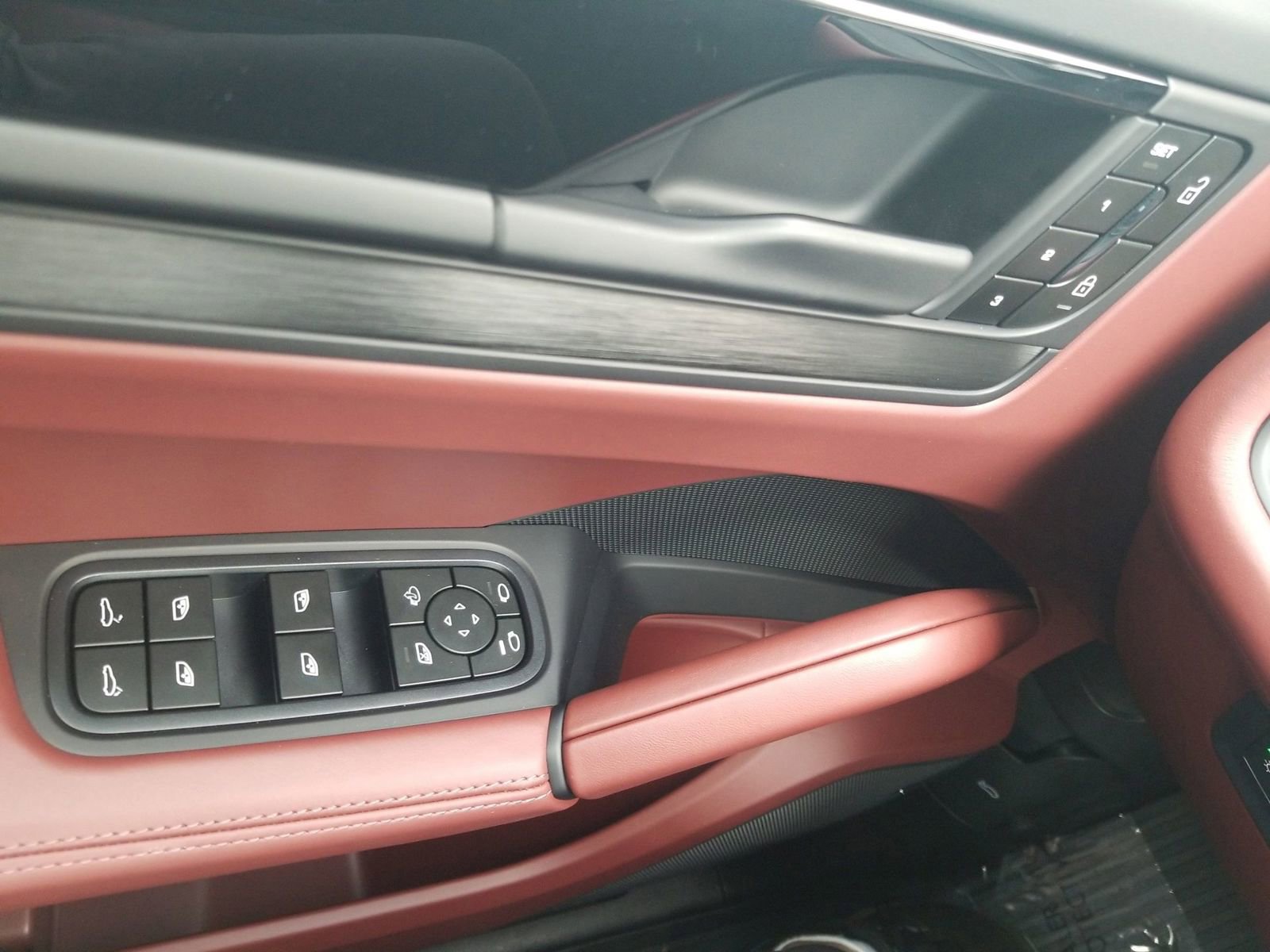 Certified 2025 Porsche Cayenne GTS image 20