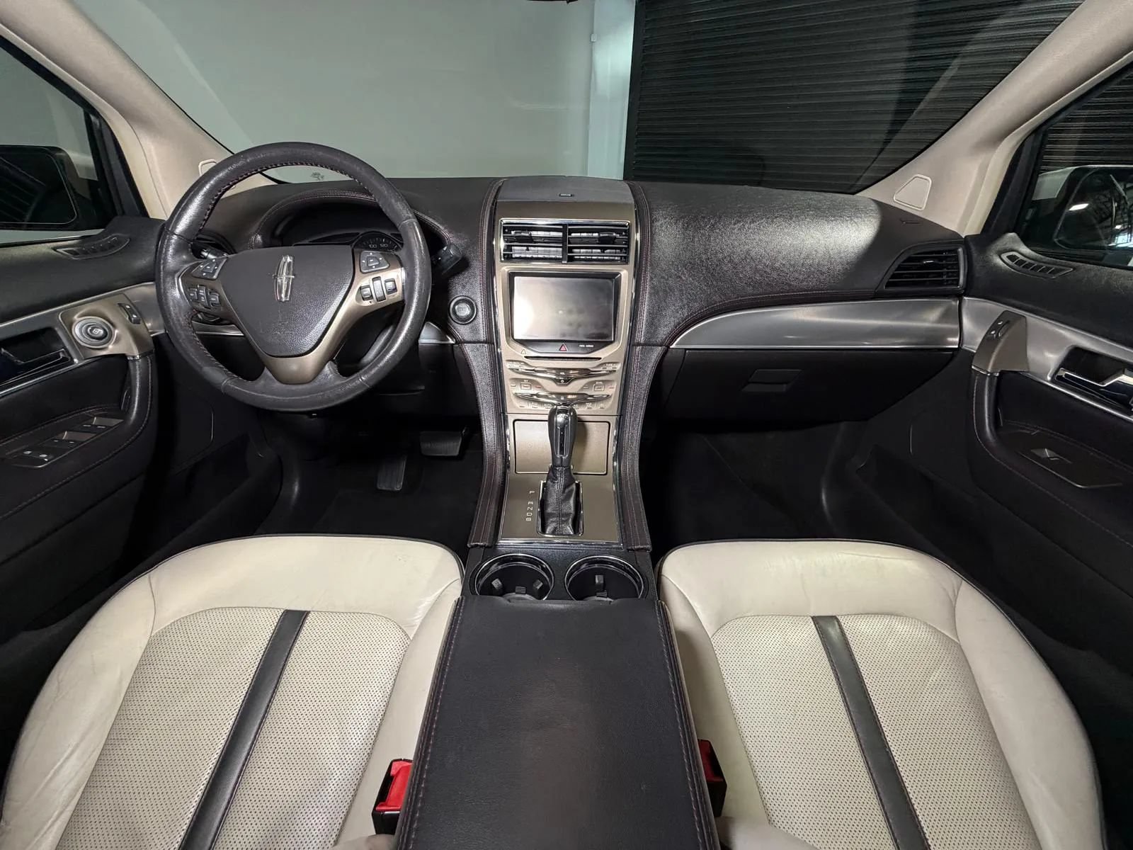 Used 2014 Lincoln MKX FWD w/ Equipment Group 101A image 25