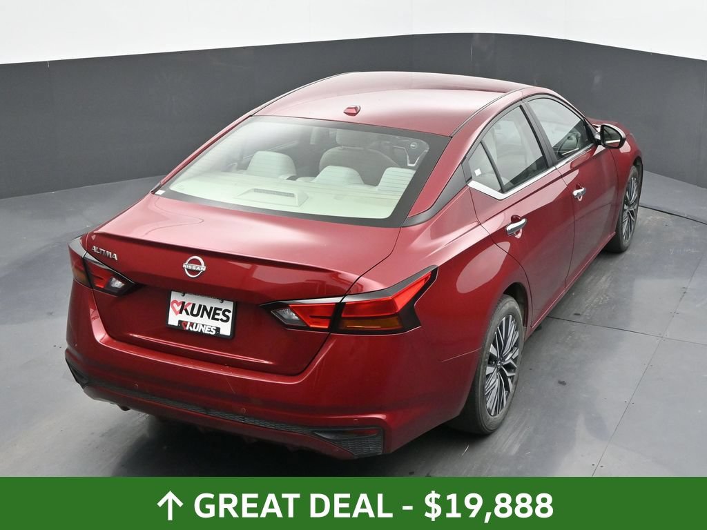 Used 2025 Nissan Altima 2.5 SV FWD image 36