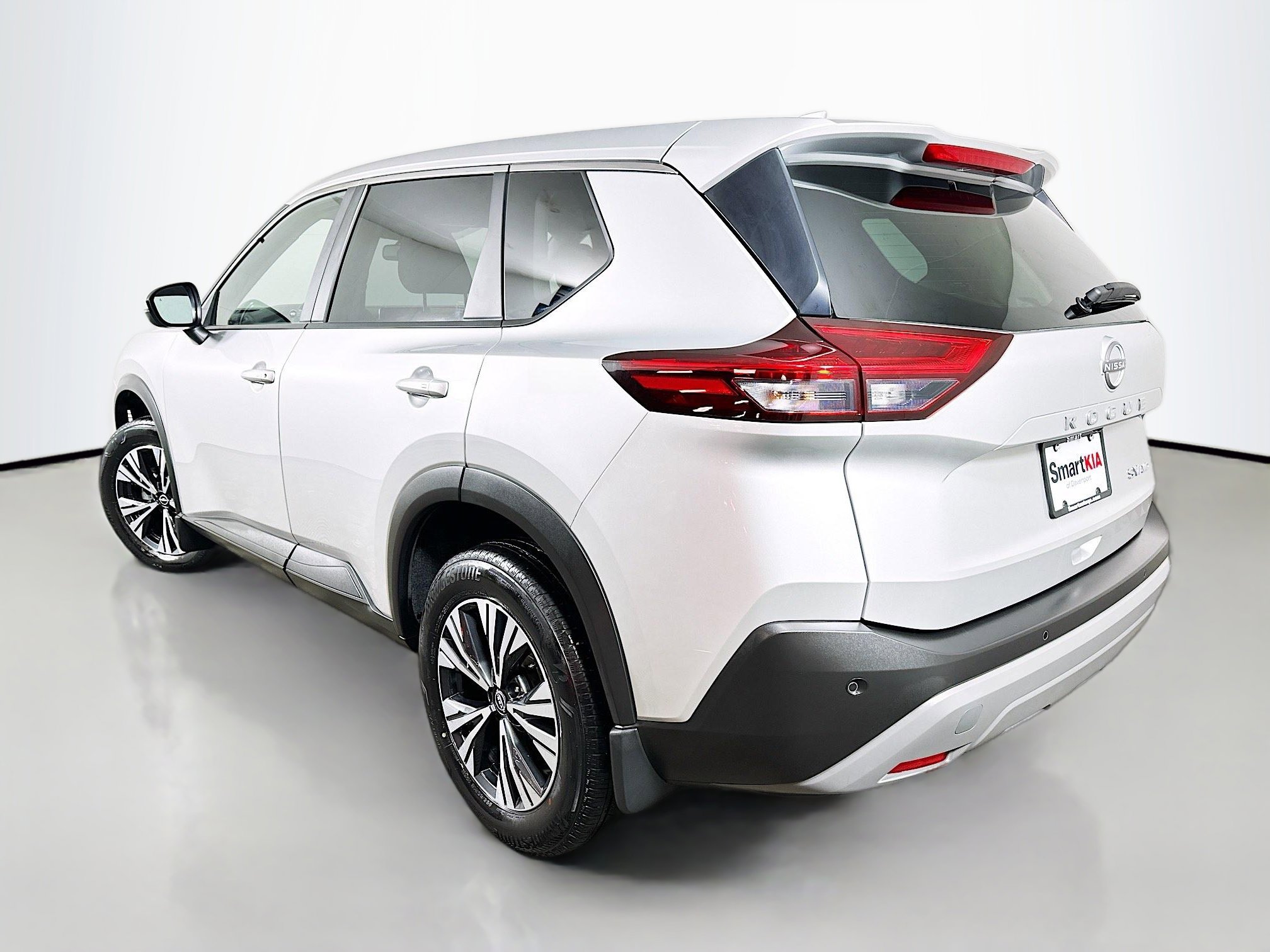 Used 2023 Nissan Rogue SV AWD/4WD image 5