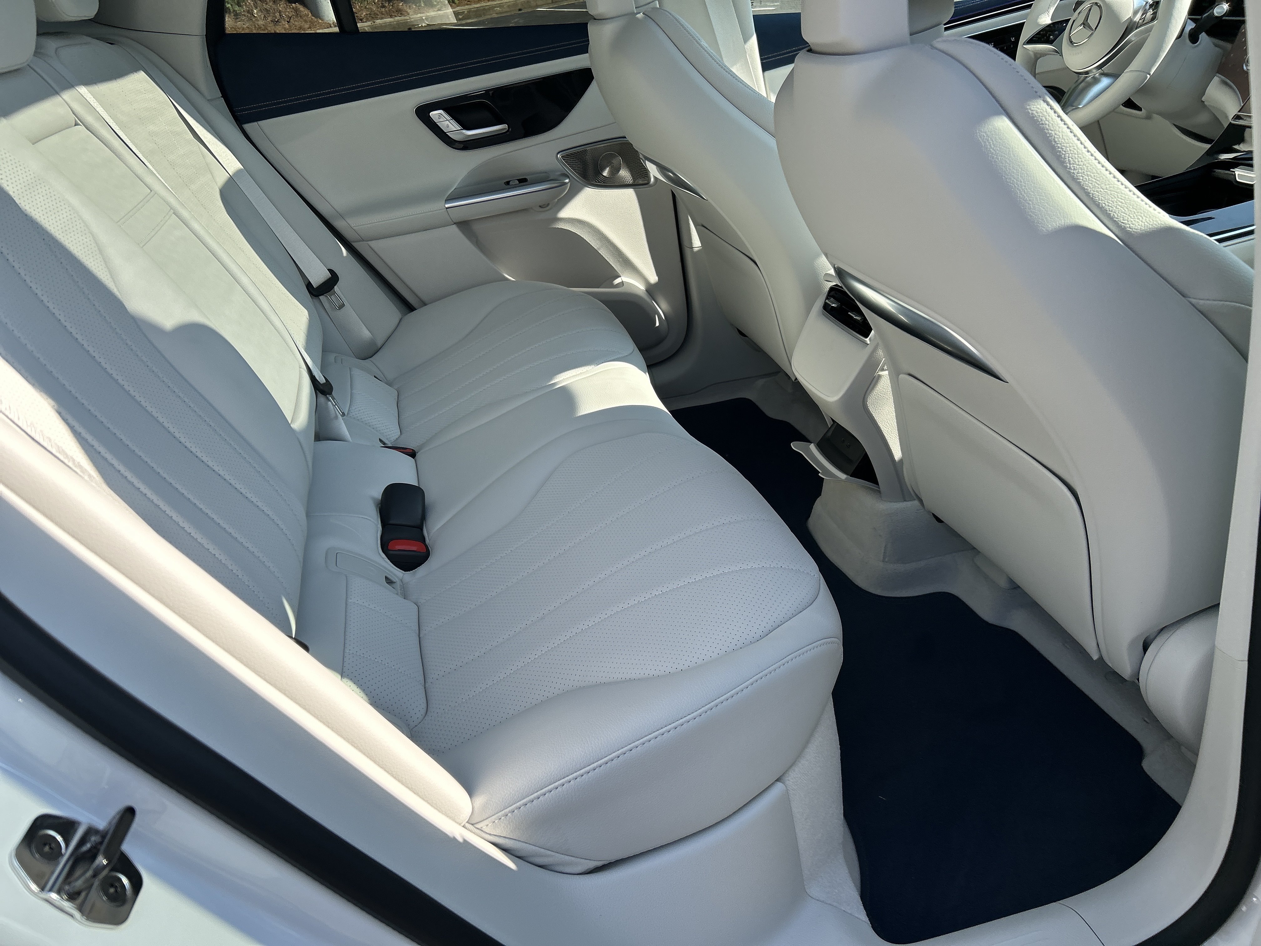 New 2026 Mercedes-Benz EQE 320 4MATIC SUV image 38