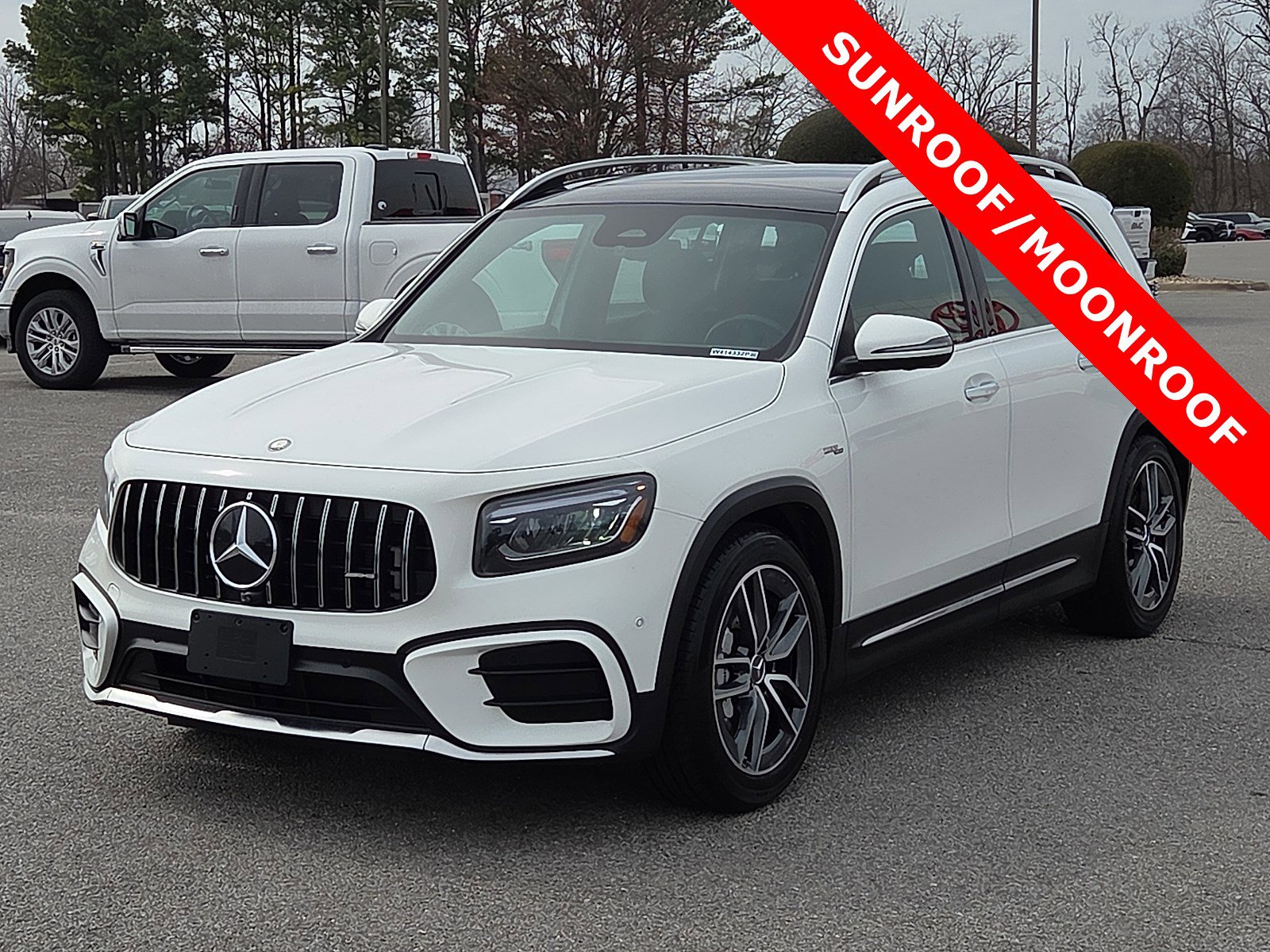 Used 2025 Mercedes-Benz GLB 35 AMG 4MATIC image 2