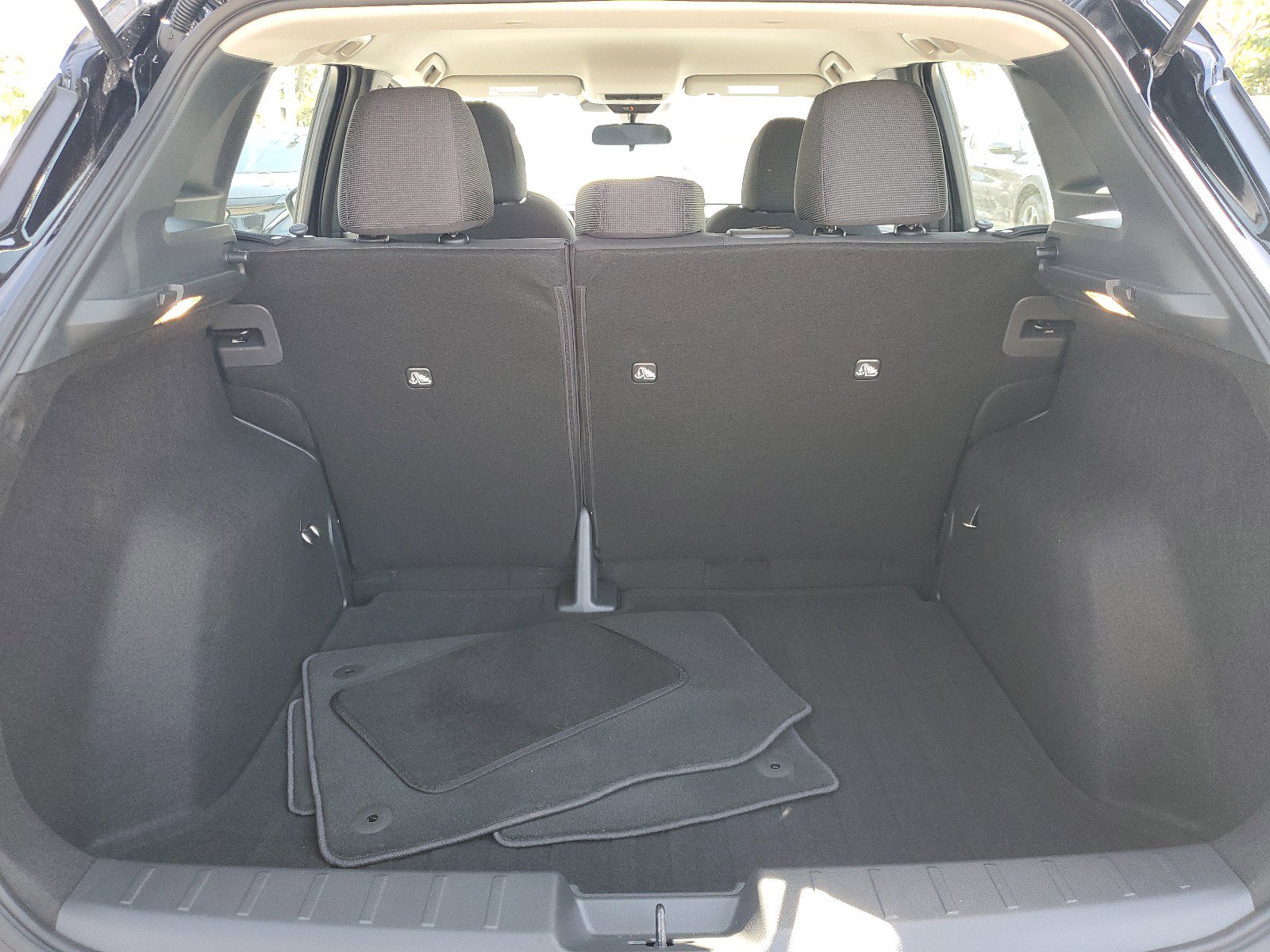 Certified 2025 Nissan Kicks S image 14