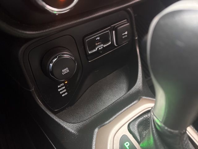 Used 2017 Jeep Renegade Latitude image 22